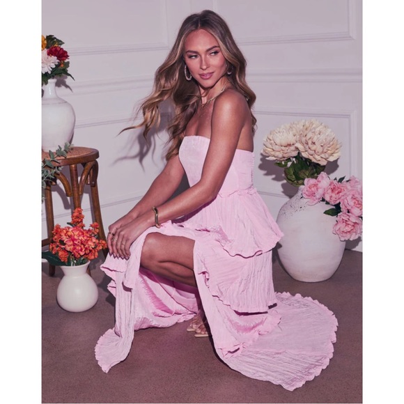 Vici Pink Tiered Dress - Picture 2 of 8